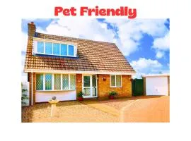 Amazing Cottage set in Tranquil Hamlet nr Beach & Attractions - Perfect for Couples & Family's, Large Garden, Private Parking & Pets are Welcome too!