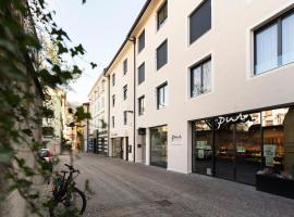 Gerharts Premium City Living - center of Brixen with free parking and Brixencard, hotel din Bressanone