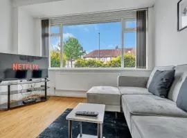 7 Beds, 4 Bedrooms, Parking, Close to Station