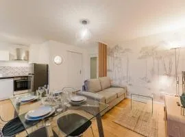 Two-bedroom flat with terrace and private parking