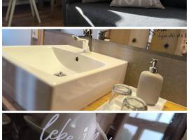 5Sterne Ferienwohnung im Fachwerk mit Bergblick in Alleinlage und großem Garten, Infrarotkabine, hotel a Humberg