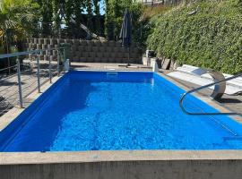 Ruheoase Widen Garten & Pool Zug 30m, hotel em Widen
