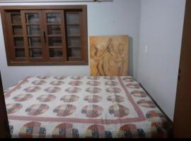 Quarto em espaço compartilhado!, Hotel in Florianópolis