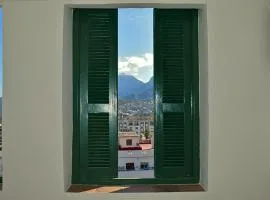 Luxurious apartment at top location with scenic mountain view