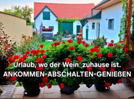 FERIENHAUS Weinviertel, hotel i Pernersdorf