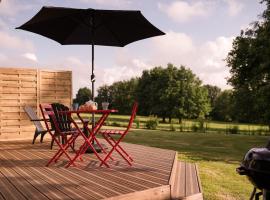Gîte du Puy Charrier, Proche Puy duFou, Classé 3 étoiles, Plan d'eau privé, hotell i Menomblet