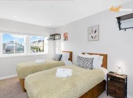 Comfortable 2 Bed Airdrie Flat w Private Parking