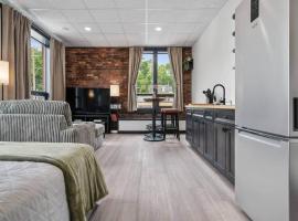 The Library @TheMillRowsSuites, hotel in New Glasgow