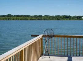 Lakefront - Private Fishing Dock - Ample Parking