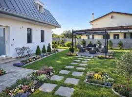 QUEEN HOME Emanuelle