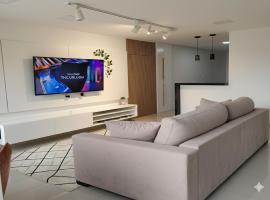 Linda Casa em Maceió - 5 minutos do Aeroporto, hotel en Maceió