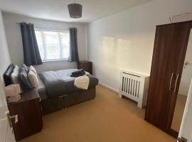 A Home From Home, hotel din Crawley
