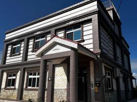 Kinmen Xinya Homestay, hôtel à Jinning