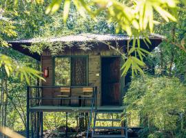 Pench Wilderness Camp Resort, hotel in Khawāsa