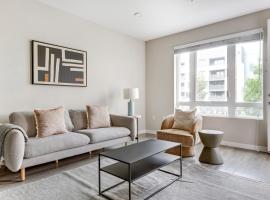 Blueground Santa Clara pool nr Santa Clara Park SFO-1879, hotel em Lawrence