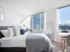 Downtown Bellevue Studio w Gym WD nr shops SEA-118