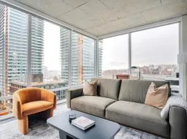 Blueground Denny Triangle rooftop pool nr Seattle Art Museum SEA-995