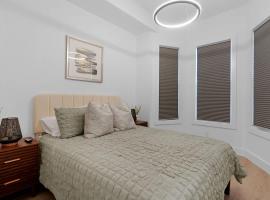 Spacious Duplex only 15 Minutes to NYC with Firepit Perfect for Groups, hôtel à Hoboken