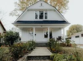 Wine Lovers' Haven - Downtown, Firepit & Patio