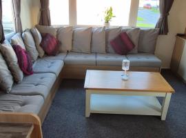 Lyon's Robin Hood Rhyl 8 Berth Caravan, hotel in Rhyl