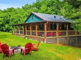 Spirit Bear Private Smoky Mountain Cabin on 4 Acres with Hot Tub