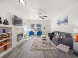 Charming Alameda Retreat Cozy 2BR with Private Yard