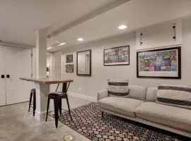 Private Daylight Basement - Near Downtown & Lake