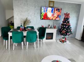 Cozy mountain house, hotel em Trăisteni