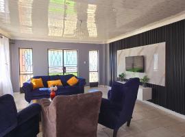 Luxury Township Living Kwa Magumede, hotel em Bulawayo