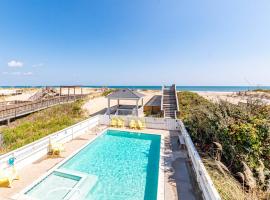 Twisted Fish - S Nags Head MP 19.5, 10 Bedrooms, Oceanfront, Elevator, Pool, Hot Tub, מלון בWhalebone