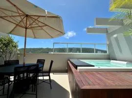 Cobertura finamente mobiliada com jacuzzi