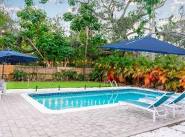 Luxury Villa w Heated Pool, Putt-Putt & Bocce, khách sạn ở Bradenton