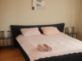 Pension Zum Waldrand, хотел в Синшайм