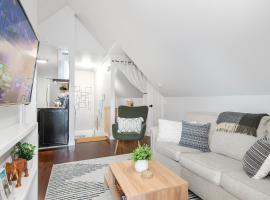 The Loft at Marble Place a Cozy Family Retreat, hotel en Courtenay