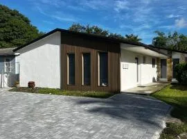 Casa Flamingo Splash Dania Beach Vibes!