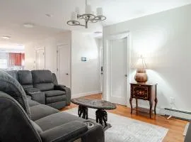 Luxurious 8 Bedrooms Two Suite Apt