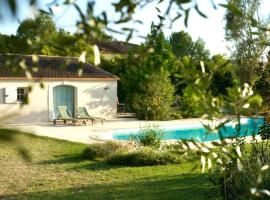Cozy house in Provence with pool, Hotel in Peynier