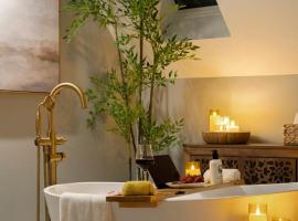 Luxury Cambridge Mansion Near Harvard Spa Bath & Huge Game Room, Hotel in Cambridge