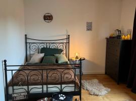 Ruhiges Zimmer zum Arbeiten oder Erholung mit Hund, Hotel in Rüdersdorf bei Berlin