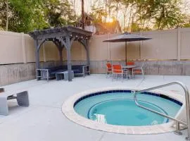 Downtown Studio: Urban Comfort