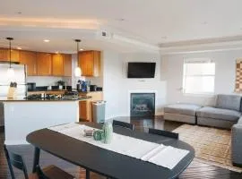 Modern Downtown Apartment | Walk to Restaurants & Shops
