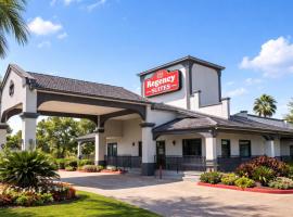 Hotel O Regency Suites Houston - IAH Beltway 8, hotel in Houston