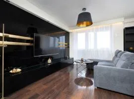 Stylish Air Conditioned Apartment with Balcony and City View by Noclegi Renters