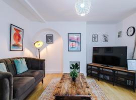 Leamington Spa 2Bed Oasis - Driveway Parking, WiFi, Free Netflix, Prime & Disney, hotel in Leamington Spa