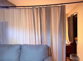 Cozy House Nested Around Trees E, hotel in San Jose