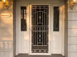 Dromana Family Beach House - 4BR 3 Living Areas Sleeps 8 - 150m from Beach