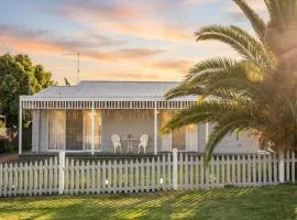 Dromana Family Beach House - 4BR 3 Living Areas Sleeps 8 - 150m from Beach