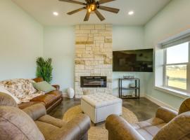 Anglers Paradise Townhome 2 Mi to Matagorda Bay, hotel u gradu Matagorda