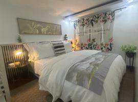 MisyEdz Homes Clark Dau Good for 2 Loft, hotel Mabalacatban