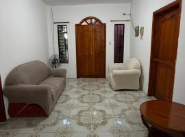 Casa JIREH, koča v mestu Puerto Ayora